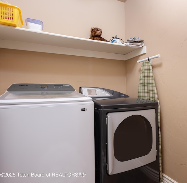 525 Booshway St, Driggs, ID 83422 - washroom with washer and clothes dryer
