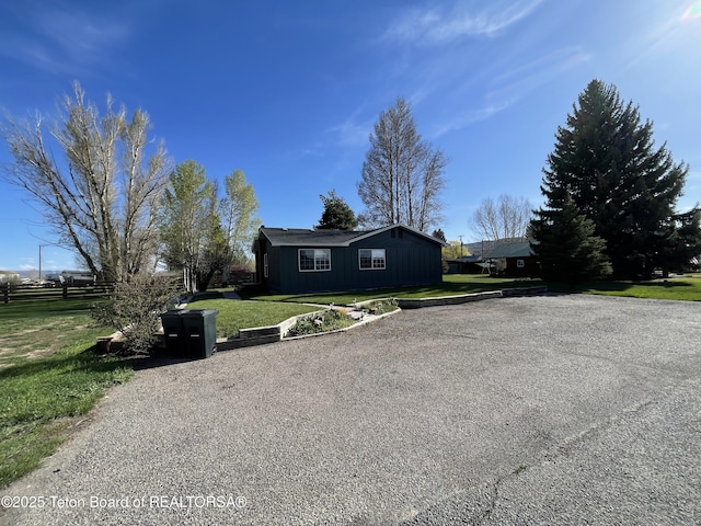 325 1st St N, Cokeville, WY 83114 - single story home featuring a front yard