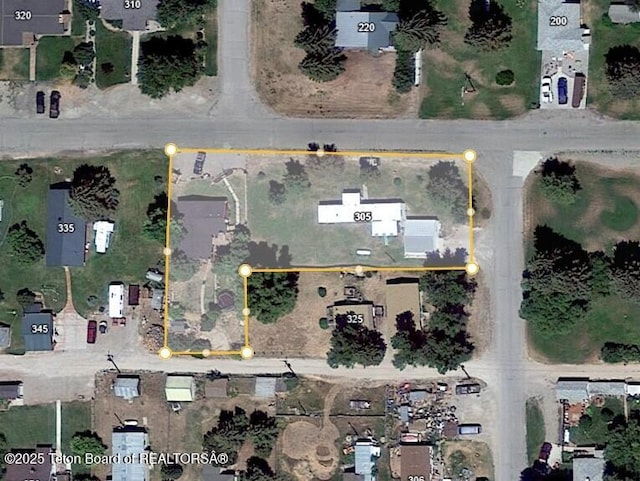 325 1st St N, Cokeville, WY 83114 - map / location featuring property boundaries highlighted