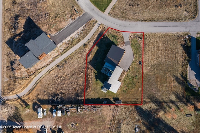 aerial view of property and surrounding area featuring property parcel outlined