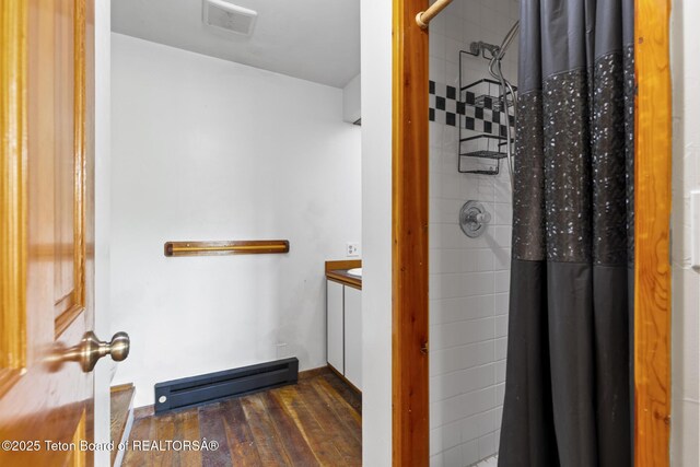2077 Highland Way, Victor, ID 83455 - full bath with wood finished floors, a shower with shower curtain, and vanity