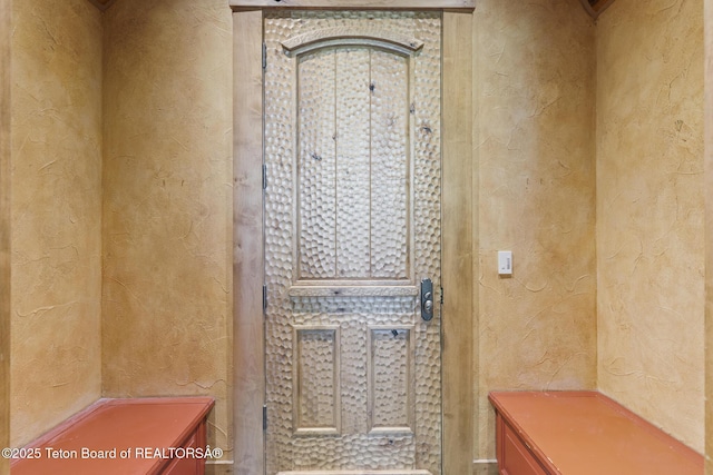 5725 W Caddis Fly Dr, Wilson, WY 83014 - detailed view of a textured wall