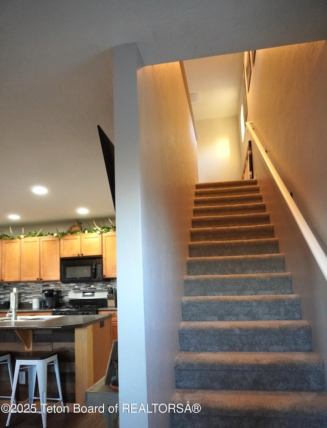 418 Par Ave, Pinedale, WY 82941 - view of staircase