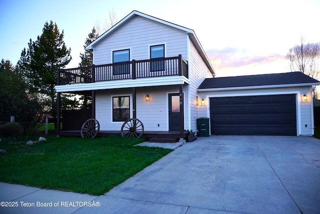 418 Par Ave, Pinedale, WY 82941 - traditional home featuring a balcony, concrete driveway, an attached garage, and a front yard