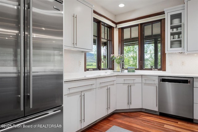 62 Hastings Dr, Victor, ID 83455 - kitchen featuring appliances with stainless steel finishes, a sink, dark wood-style flooring, tasteful backsplash, and recessed lighting