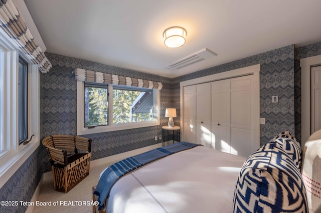 6960 Lupine Trl, Wilson, WY 83001 - bedroom with wallpapered walls and a closet