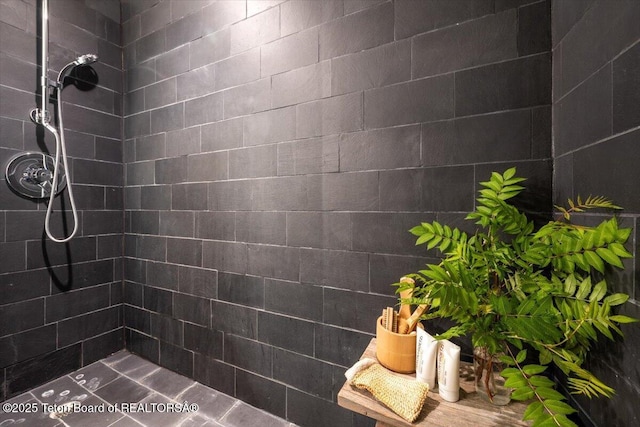 2825 S Sparrow Hawk Rd, Wilson, WY 83014 - bathroom with tiled shower