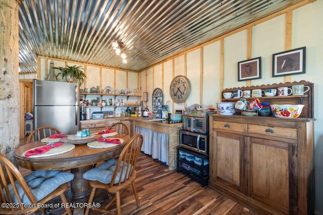 62 Skyline Dr, Bondurant, WY 82922 - kitchen with stainless steel appliances, dark wood-style floors, open shelves, and vaulted ceiling