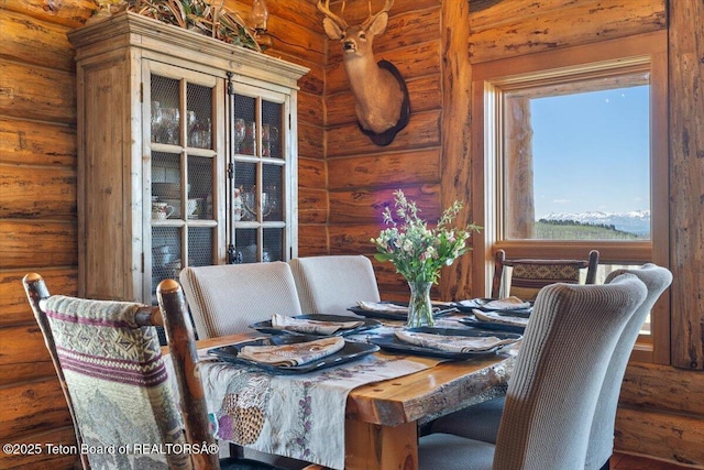 62 Skyline Dr, Bondurant, WY 82922 - dining area with log walls