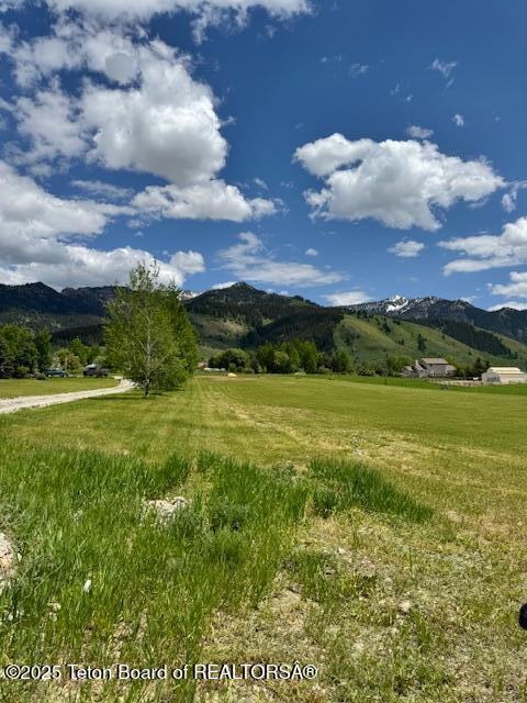 88 Pony Cir, Etna, WY 83118