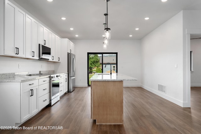 833 Booshway St, Driggs, ID 83422 - kitchen featuring appliances with stainless steel finishes, recessed lighting, dark wood-type flooring, a center island with sink, and baseboards