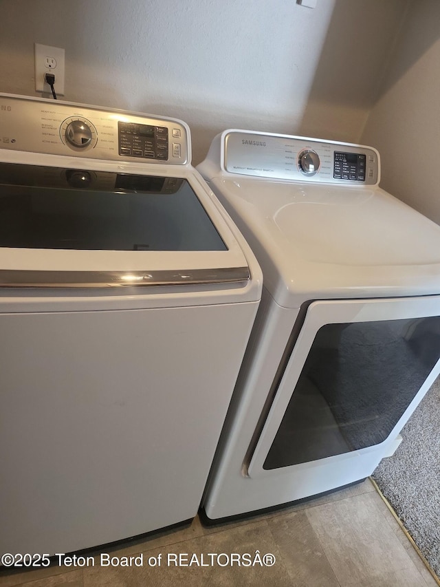360 Wooden Spur Dr, Alpine, WY 83128 - laundry area with washer and clothes dryer