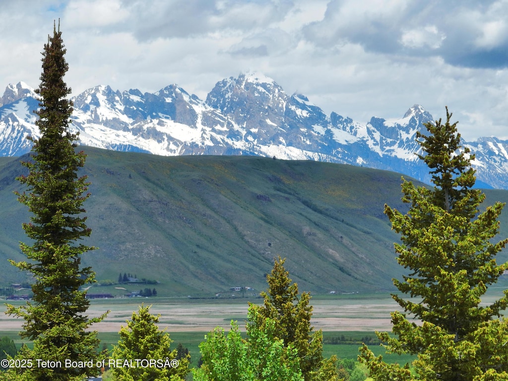 845 Upper Cache Creek Dr, Jackson, WY 83001