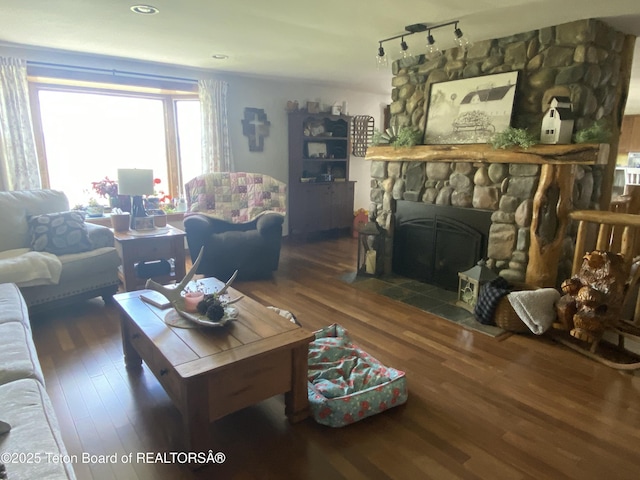 15 E Badger Trl, Pinedale, WY 82941 - living area with wood finished floors and rail lighting