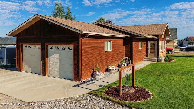 158 Holly Dr, Star Valley Ranch, WY 83127 - view of front of property featuring roof with shingles, a front lawn, and a detached garage