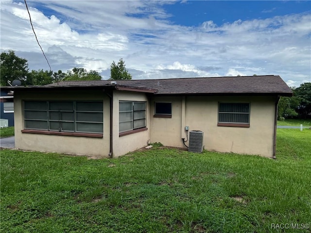 13 N Wadsworth Ave, Beverly Hills, FL 34465 - view of property exterior with stucco siding and a lawn