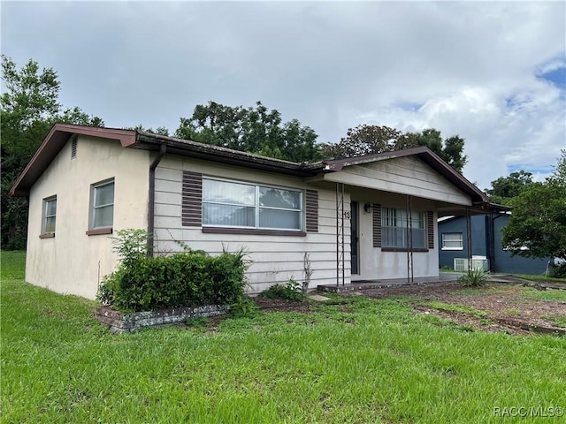 13 N Wadsworth Ave, Beverly Hills, FL 34465 - view of front facade with a front yard