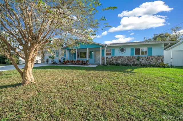 ranch-style home featuring a front yard