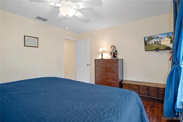 bedroom with ceiling fan