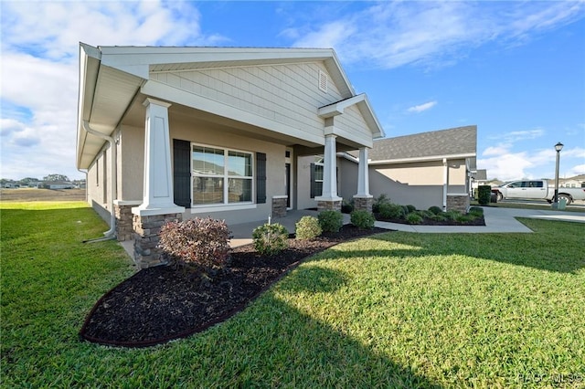 view of front of property featuring a front yard and a porch