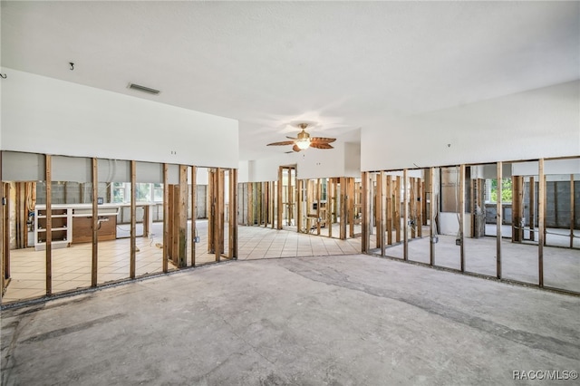 empty room with ceiling fan