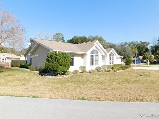 single story home featuring a front lawn