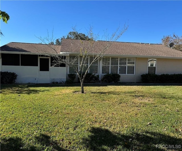 single story home with a front lawn