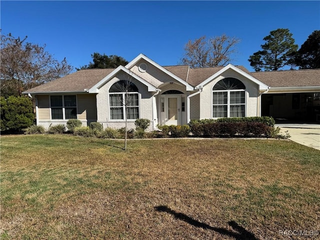 ranch-style home featuring a front lawn