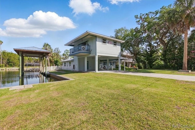 42 Magnolia Ave, Yankeetown, FL 34498 - view of front of property with a balcony, a front yard, a water view, and a carport