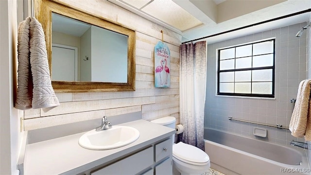 125 W Seymeria Dr, Beverly Hills, FL 34465 - full bath with vanity and shower / bath combo with shower curtain