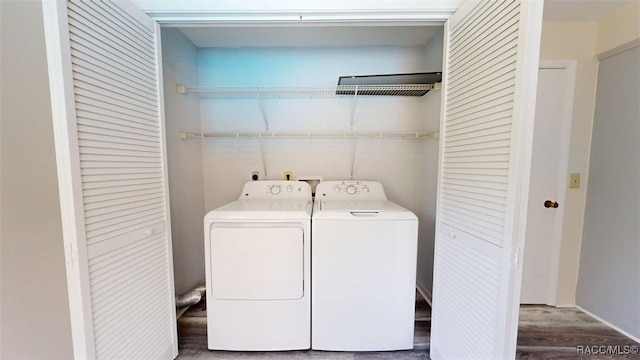 125 W Seymeria Dr, Beverly Hills, FL 34465 - laundry area with separate washer and dryer and wood finished floors