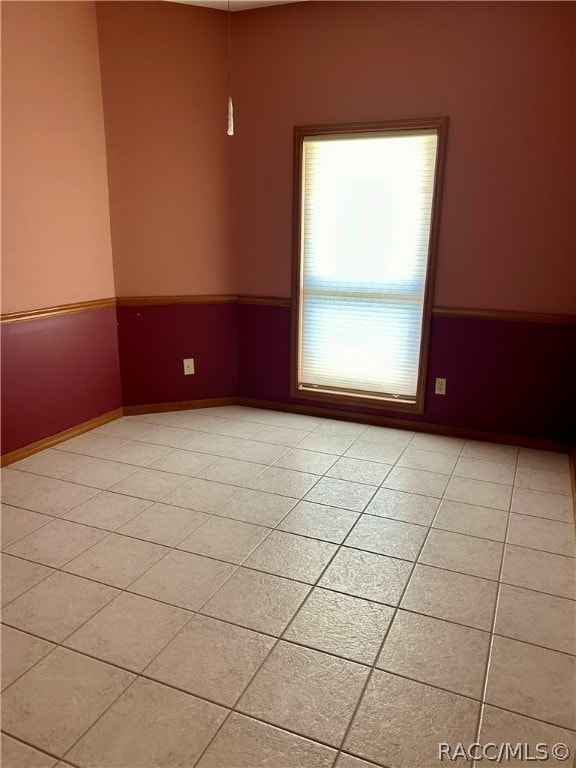 unfurnished room with light tile patterned floors