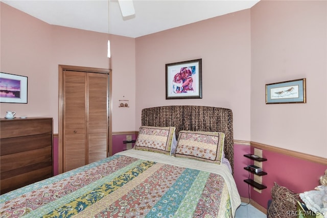 bedroom with ceiling fan and a closet