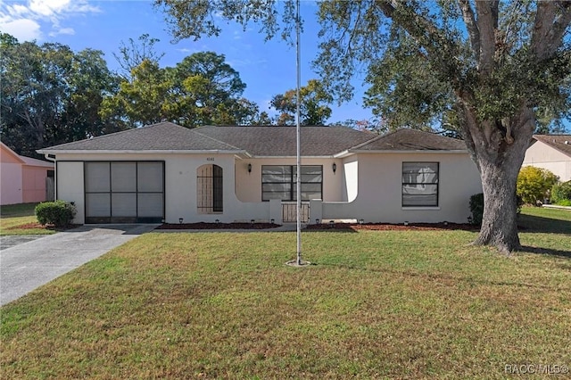 single story home featuring a front yard