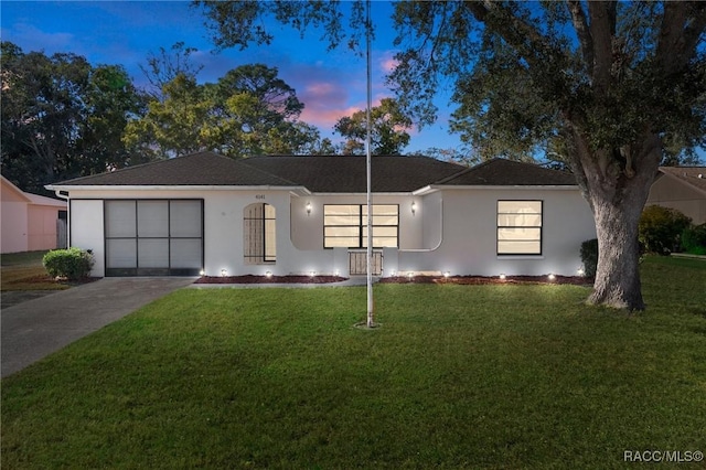 view of front of house featuring a lawn