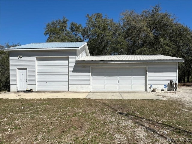 view of detached garage