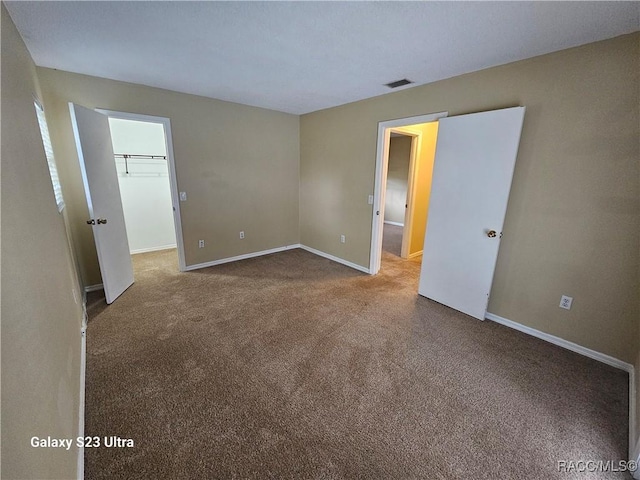 empty room featuring carpet flooring