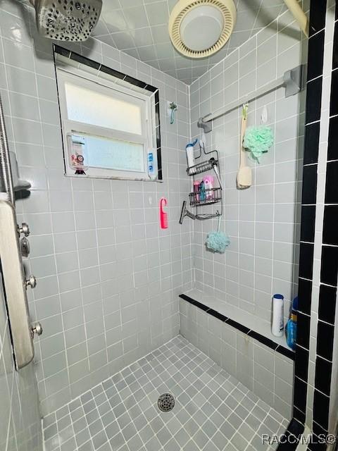 bathroom featuring tiled shower