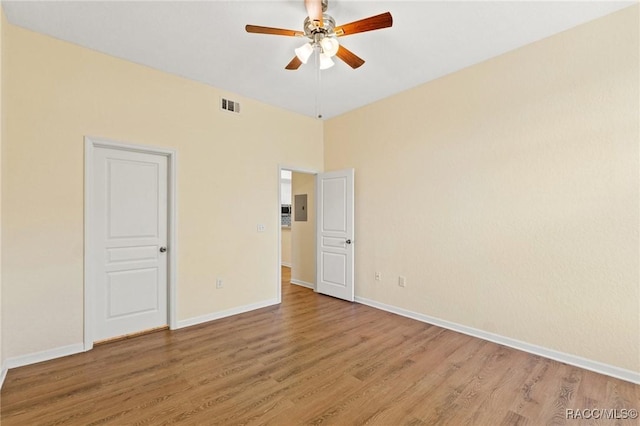 17108 Carrington Park Dr Unit 711, Tampa, FL 33647 - unfurnished room featuring visible vents, baseboards, light wood-type flooring, and a ceiling fan