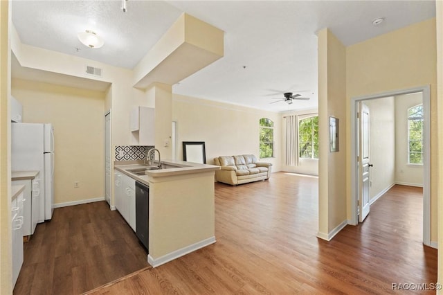 17108 Carrington Park Dr Unit 711, Tampa, FL 33647 - kitchen featuring freestanding refrigerator, a ceiling fan, visible vents, dishwasher, and a sink
