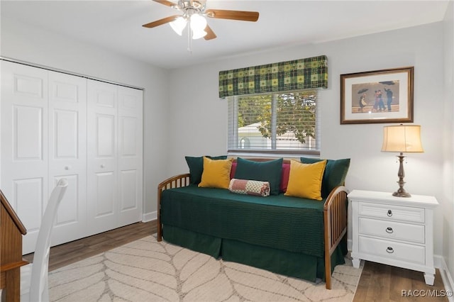 13618 SW 111th Cir, Dunnellon, FL 34432 - bedroom featuring wood finished floors, a closet, a ceiling fan, and baseboards