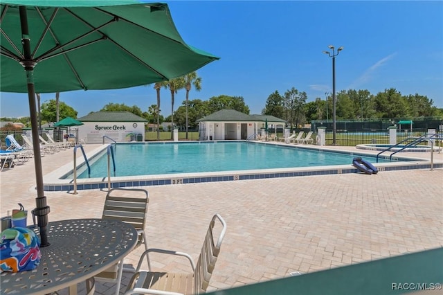 13618 SW 111th Cir, Dunnellon, FL 34432 - community pool with a patio area