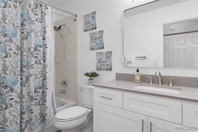 13618 SW 111th Cir, Dunnellon, FL 34432 - full bath with vanity, toilet, and shower / bathtub combination with curtain
