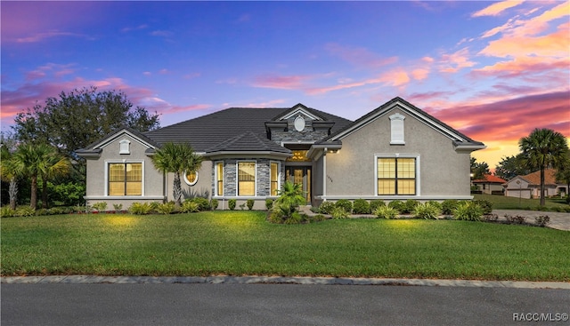 view of front facade with a lawn