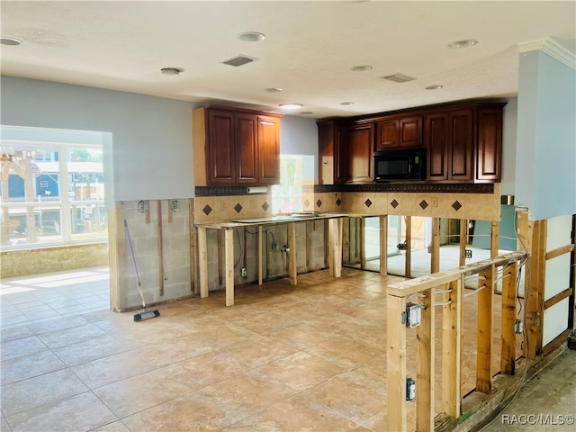 kitchen featuring decorative backsplash