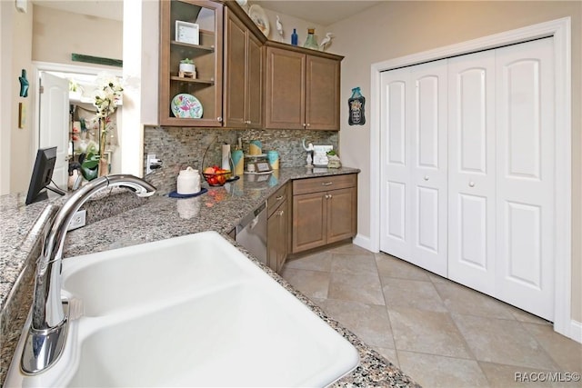 2101 N Brentwood Cir, Lecanto, FL 34461 - kitchen with a sink, backsplash, stainless steel dishwasher, open shelves, and light stone counters