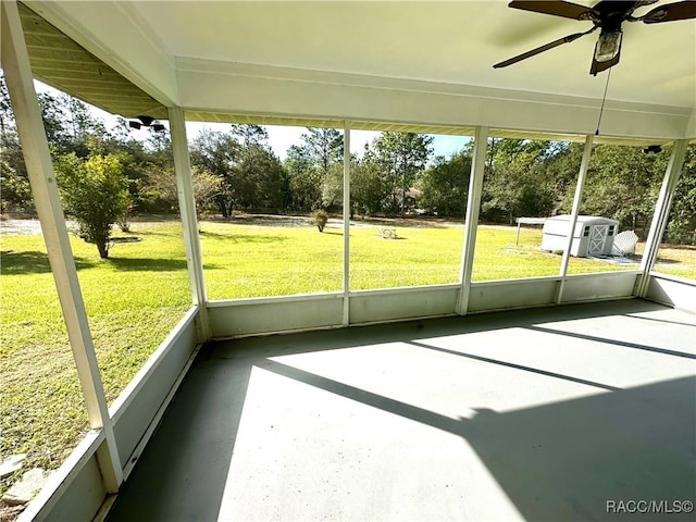 sunroom / solarium with ceiling fan