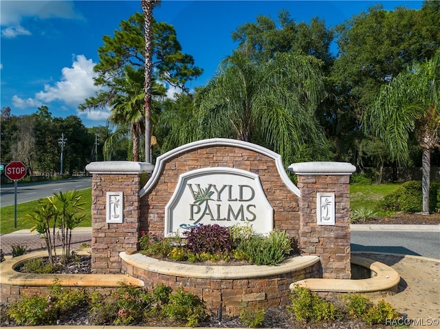 view of community / neighborhood sign