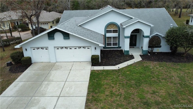 view of front of house featuring roof with shingles, stucco siding, concrete driveway, a front yard, and a garage