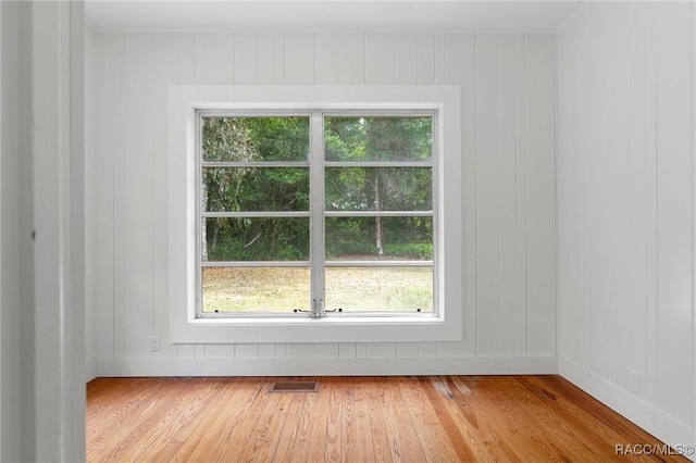 3184 N Edward Island Pt, Hernando, FL 34442 - unfurnished room featuring baseboards, light wood-style flooring, and ornamental molding